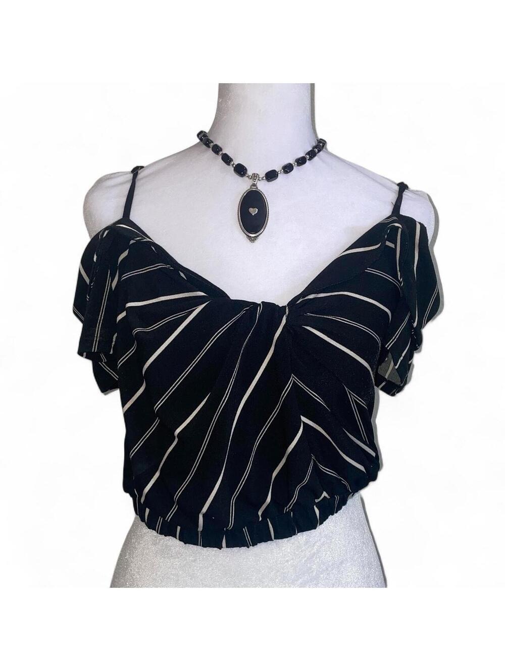 🖤Black & white striped crop top with ruffle details
